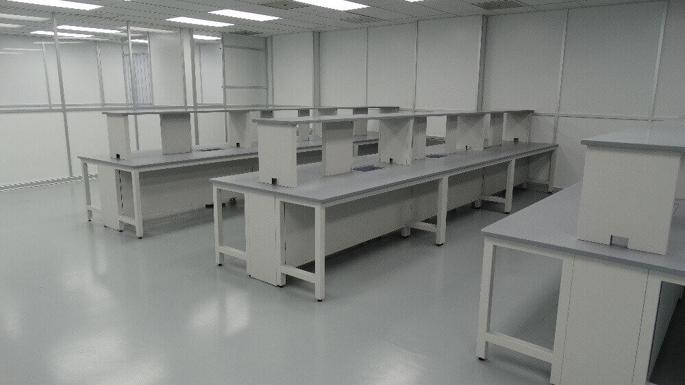 Clean room benches and lab tables