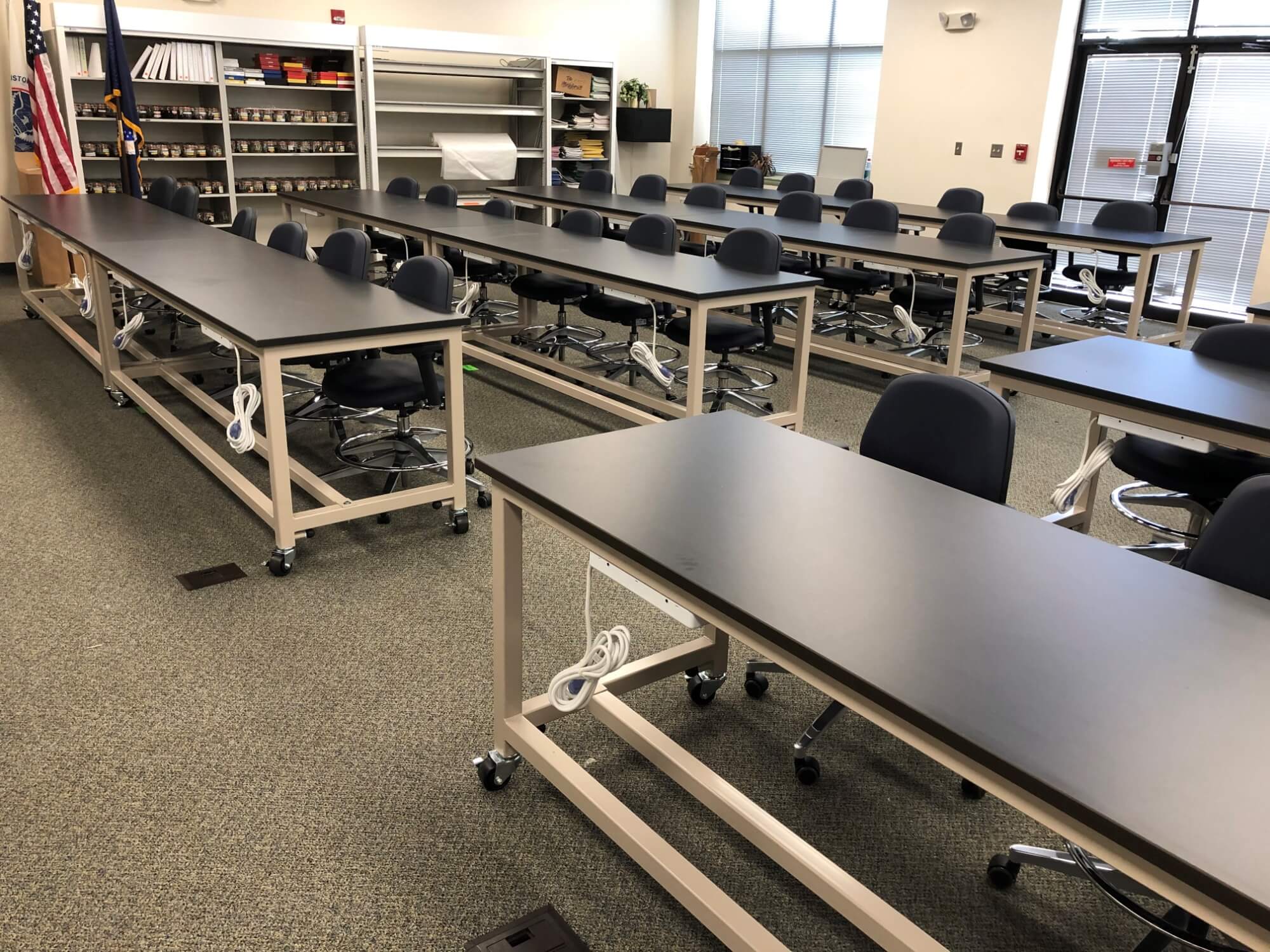 Flexible lab tables for academic settings